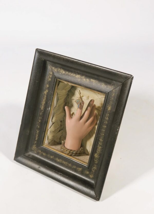 ODETTE SAULNIER - 'Le Toucher' object in frame