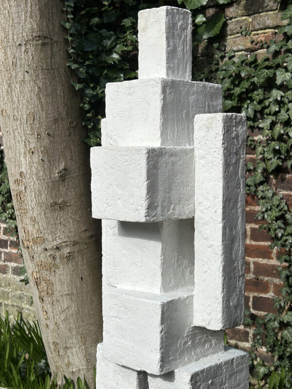 Henk Zweerus - Androide compositie - Beeld in gegoten beton, detail