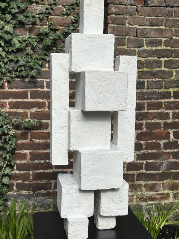Henk Zweerus - Statuette - statue in poured concrete, detail